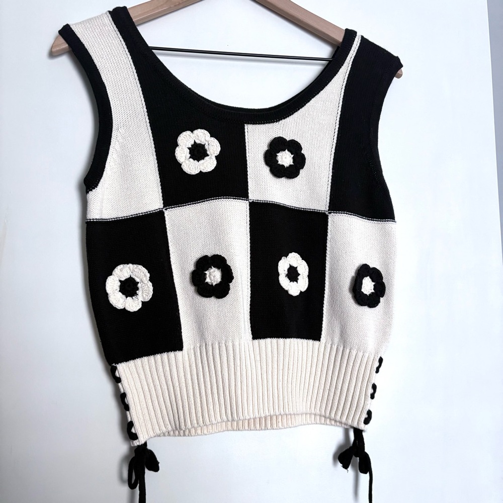 Industry Black & White Floral Knit Tank Top